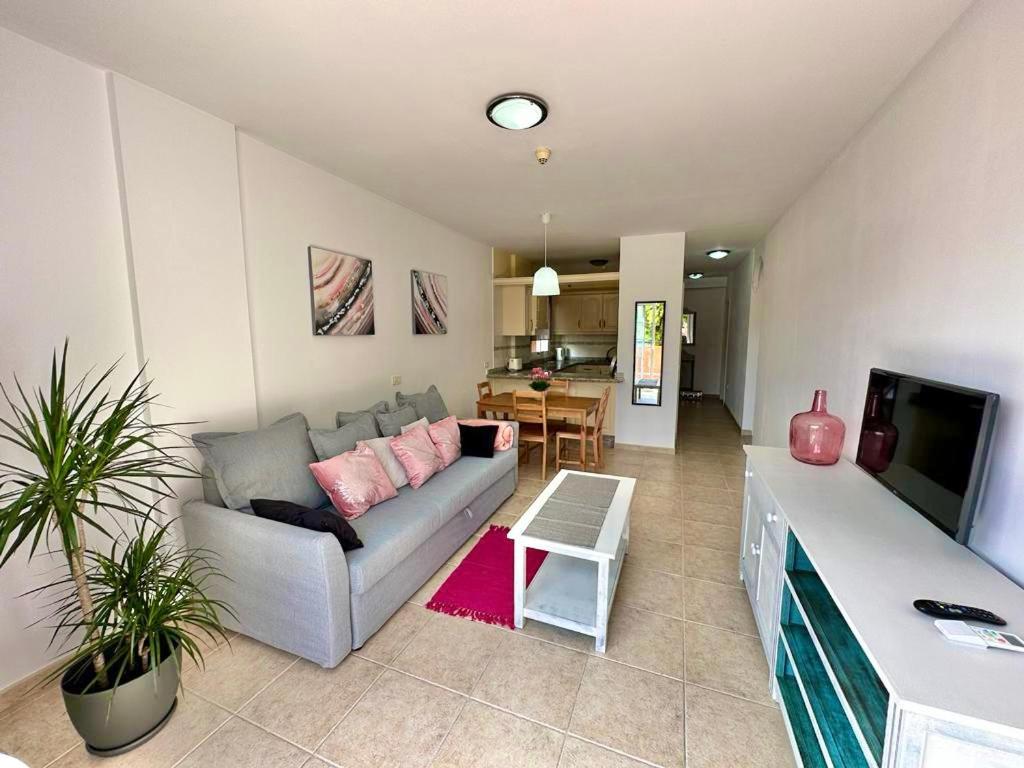 Sunny Apartment & Heated Pool Los Cristianos  Eksteriør billede