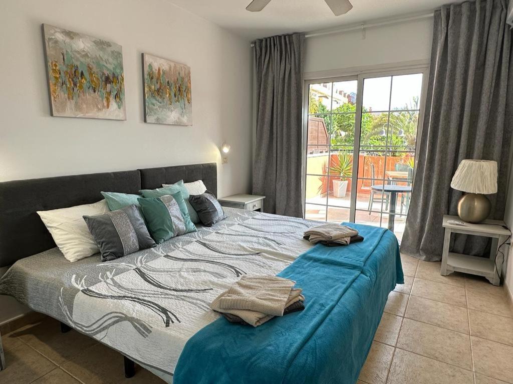 Sunny Apartment & Heated Pool Los Cristianos  Eksteriør billede