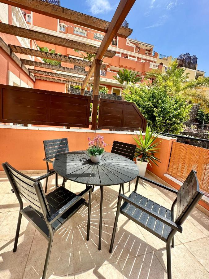 Sunny Apartment & Heated Pool Los Cristianos  Eksteriør billede
