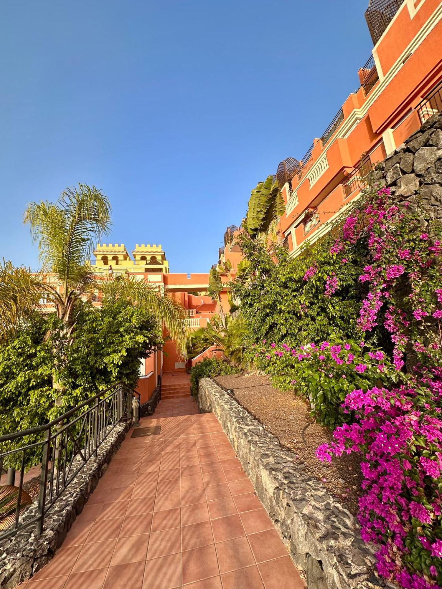 Sunny Apartment & Heated Pool Los Cristianos  Eksteriør billede