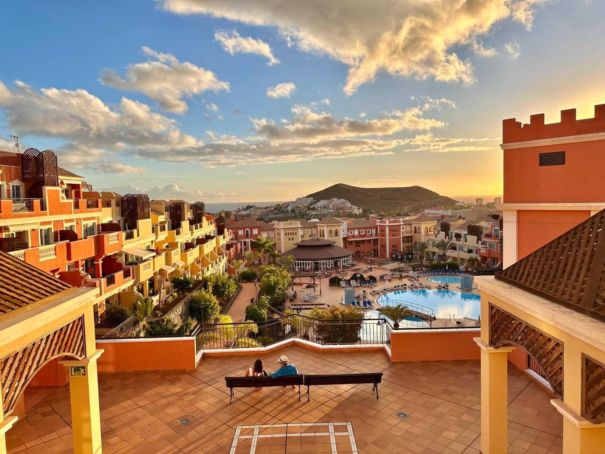 Sunny Apartment & Heated Pool Los Cristianos  Eksteriør billede