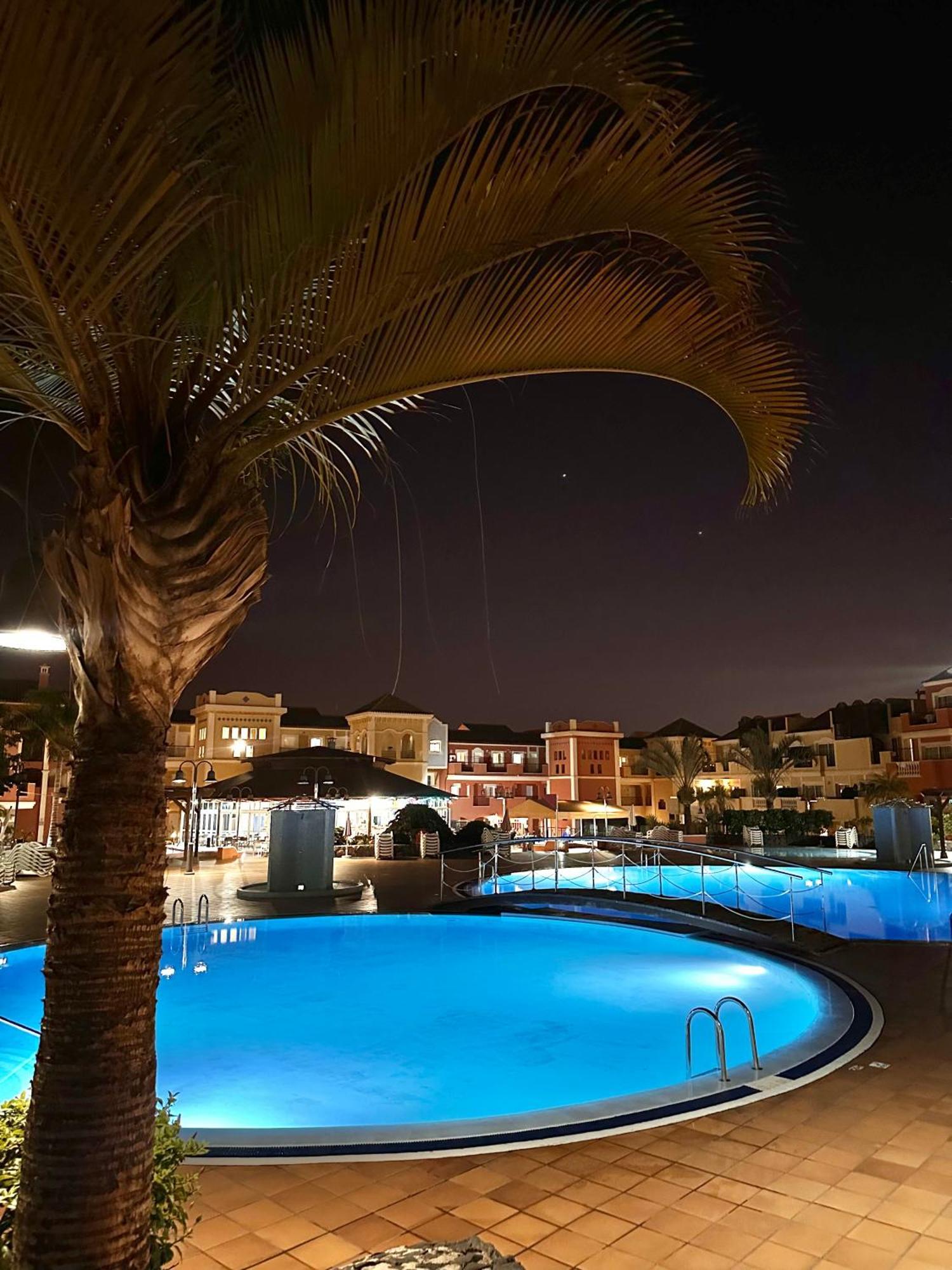 Sunny Apartment & Heated Pool Los Cristianos  Eksteriør billede