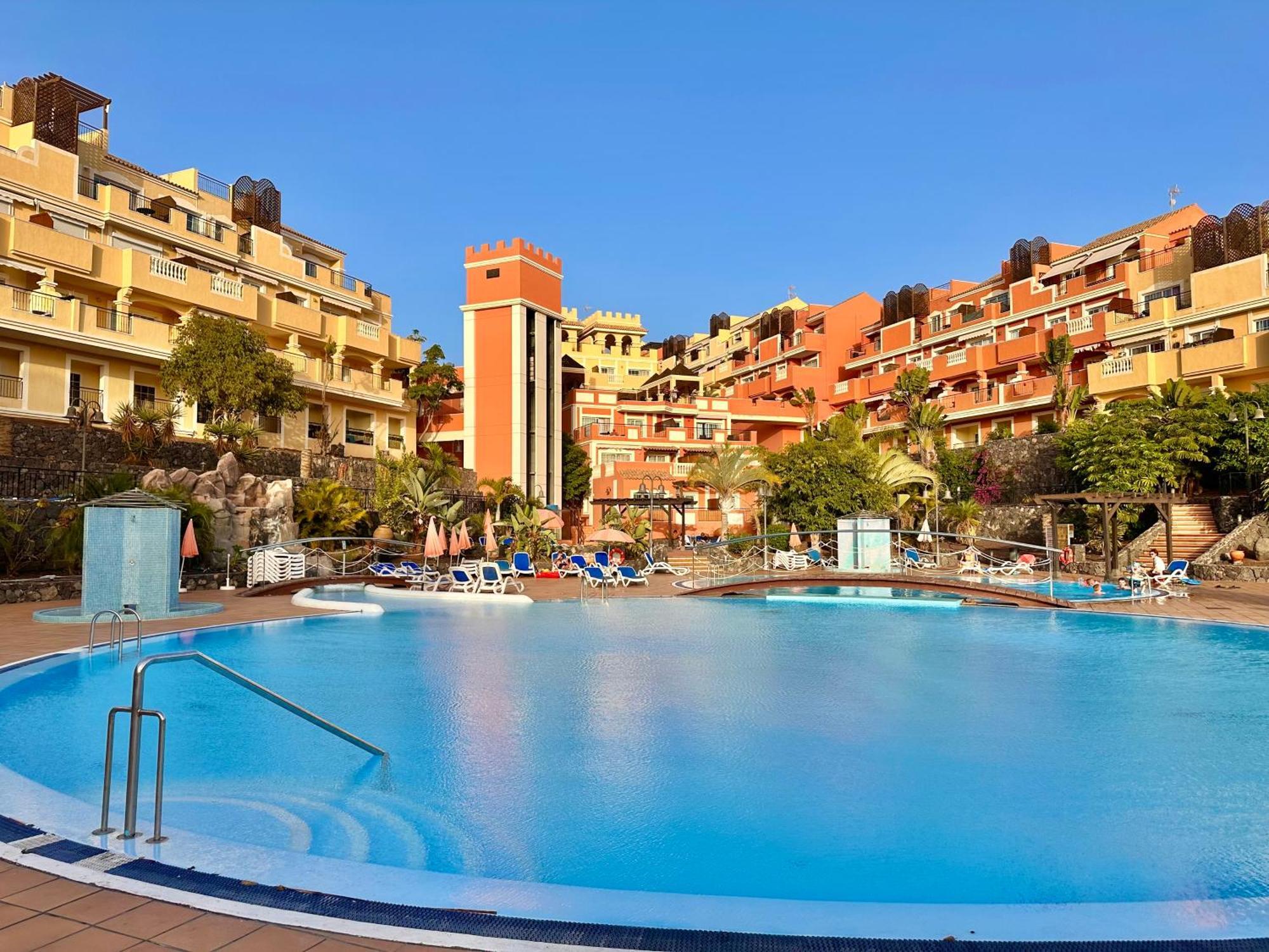 Sunny Apartment & Heated Pool Los Cristianos  Eksteriør billede