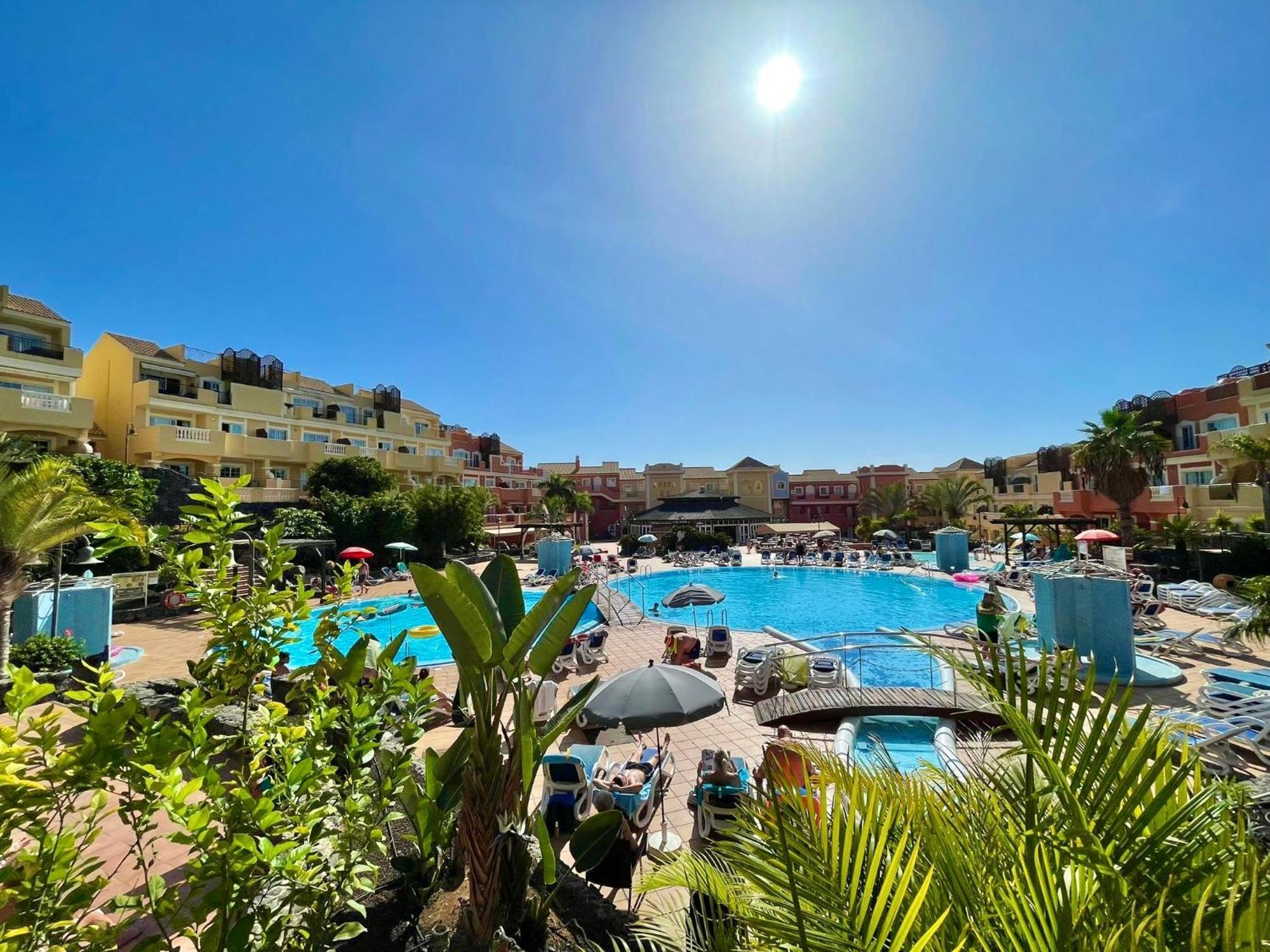 Sunny Apartment & Heated Pool Los Cristianos  Eksteriør billede
